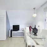 Amazing Apartment With Swimming Pool